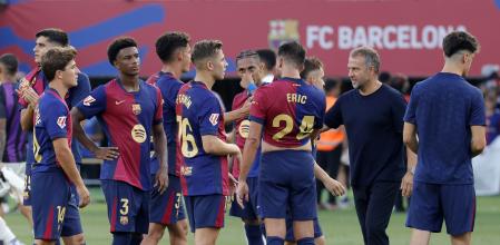 Flick felicitó a sus jugadores al final de la goleada contra el Valladolid