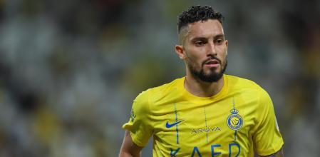 RIYADH, SAUDI ARABIA - MAY 17: Alex Telles of Al Nassr looks on during the Saudi Pro League match between Al-Nassr and Al-Hilal at Al Awwal Park on May 17, 2024 in Riyadh, Saudi Arabia.(Photo by Yasser Bakhsh/Getty Images)