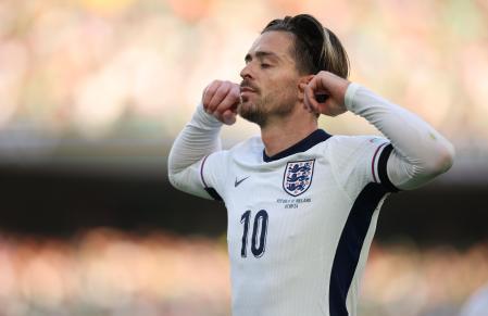 Grealish festejó su tanto tapándose los oídos