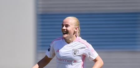 Kamilla Melgard celebra un gol contra el Costa Adeje Tenerife en la jornada 1 de la Liga F