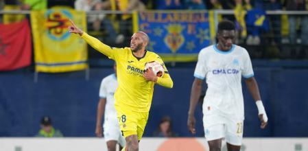 VILLARREAL, SPAIN - MARCH 14: Etienne Capoue of Villarreal CF celebrates scoring his team's first goal during the UEFA Europa League 2023/24 round of 16 second leg match between Villarreal CF and Olympique Marseille at Estadio de la Ceramica on March 14, 2024 in Villarreal, Spain. (Photo by Aitor Alcalde/Getty Images)