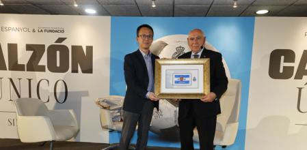 El eterno delegado del Espanyol recibió el reconocimiento de todo el fútbol español y catalán a una trayectoria de más de 40 años