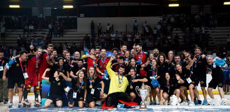 Los equipos femenino y masculino de España de hockey, con sus títulos del Mundial