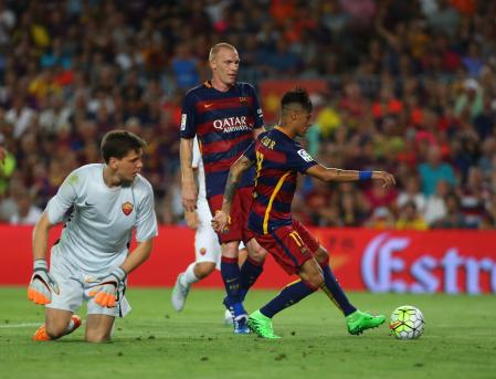 Neymar batió a Szczesny en el Gamper 2015