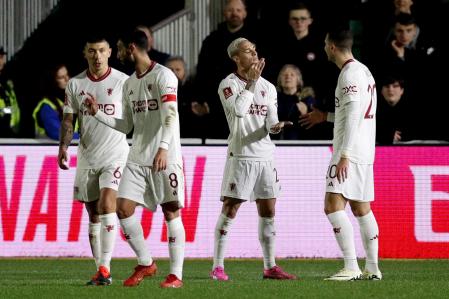 Antony celebra su gol al Newport, de Cuarta División
