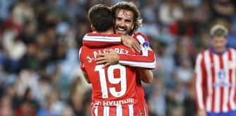 Griezmann y Julián Alvarez celebran el 0-1 del Atlético de Madrid ante el Celta de Vigo.