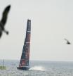 El Emirates Team New Zealand navegando en aguas de Barcelona