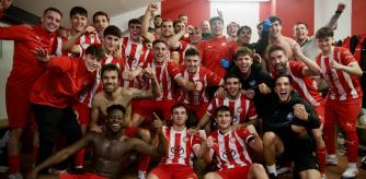 La Unió Esportiva Vic, rival del Atlético de Madrid en Copa del Rey, celebrando su pase en la Copa Cataluña.