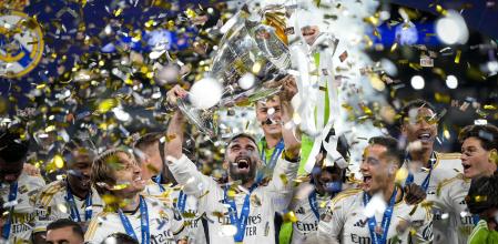 Real Madrid's players celebrate with the trophy after winning the Champions League final soccer match between Borussia Dortmund and Real Madrid at Wembley stadium in London, Saturday, June 1, 2024. (AP Photo/Kirsty Wigglesworth)