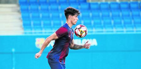 Héctor Fort, en el Barça Atlètic-Lleida Esportiu de la Primera RFEF 2023-24