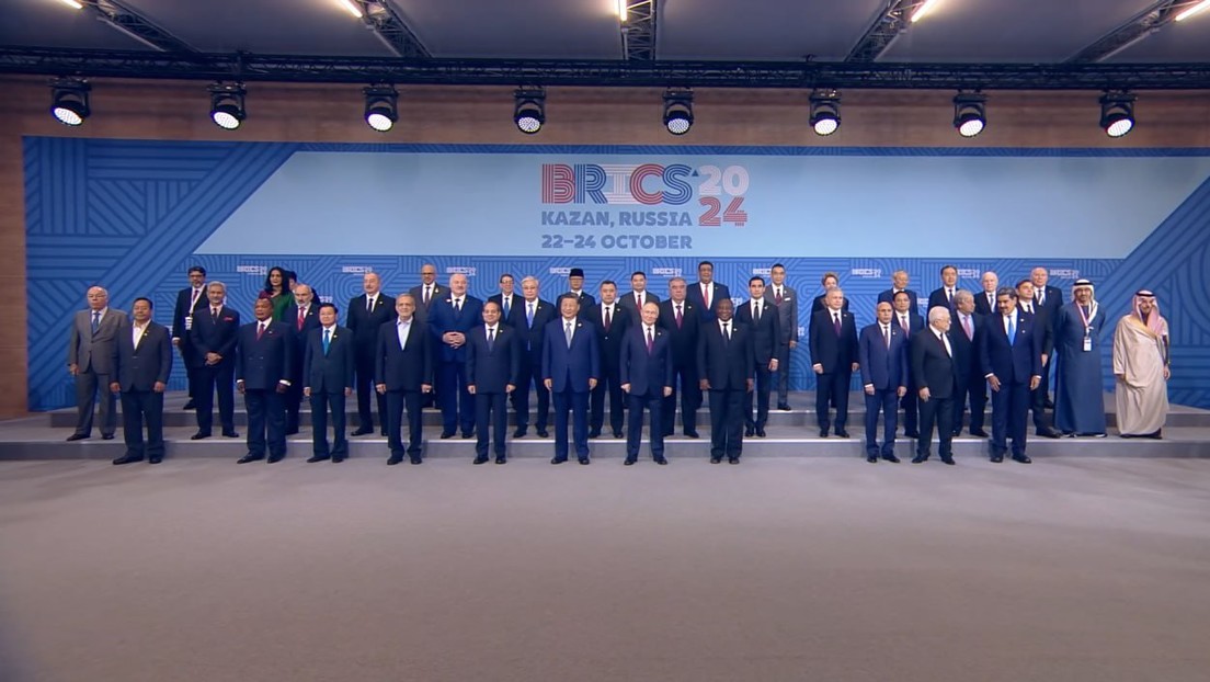 Delegaciones que asisten a las sesiones 'BRICS Plus'/'Outreach' se toman una foto conjunta