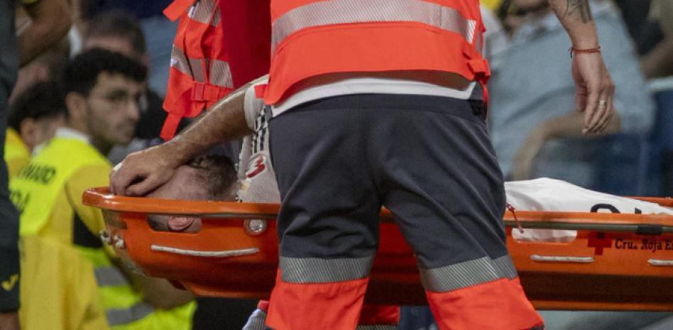 Carvajal enciende las alarmas y se marcha entre lágrimas con un problema en la rodilla