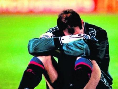 Zubizarreta, abatido El Barça cayó por goleada ante el Milan en la final de Atenas y las consecuencias no se hicieron esperar