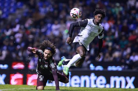 Correia, uno de los pocos titulares del Valencia ante México