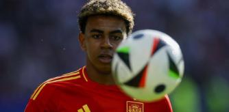 El impacto de Lamine Yamal debería dejar de sorprender después de haber hecho historia en la Eurocopa, pero es imposible acostumbrarse a los pasos agigantados que está haciendo el jugador del Barça, que con solo 17 años se ha convertido en el líder de la selección española.
