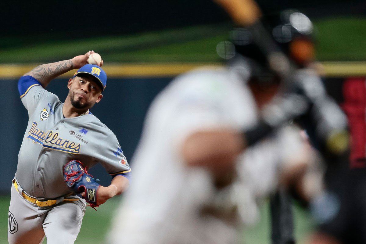 Magallanes agravó la crisis del Caracas y retomó el liderato