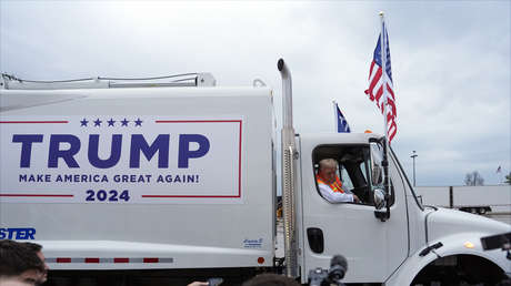 Trump llega a un mitin en un camión de basura luego de que Biden tachara de "basura" a sus seguidores
