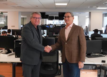 Valero Rivera visitó este lunes la redacción de Mundo Deportivo, donde fue recibido por nuestro director, Santi Nolla, con quién comentó varios temas de la actualidad del Barça.