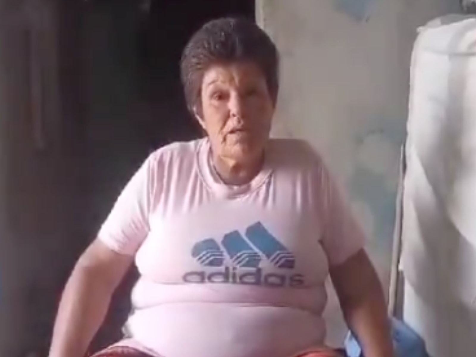 VIDEO | “Le supliqué a mi hijo que le saque los gusanos a la comida y pruebe un poco para que no se muera
