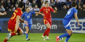 Alexia Putellas, en acción en el partido ante Italia