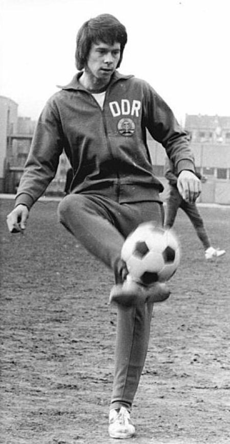 'Spari' colgó las botas en 1979 y le ofrecieron ser entrenador pero debía afiliarse al partido único