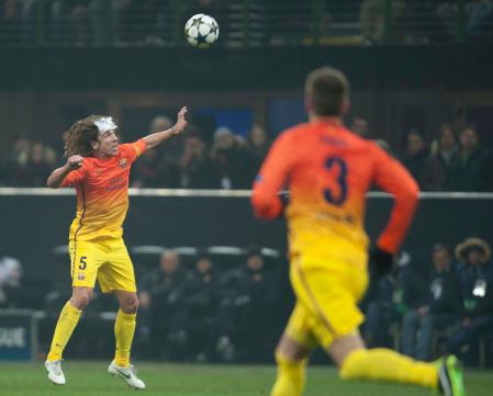 Puyol con puntos de sutura tras sufrir un corte en la frente