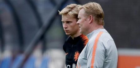 Frenkie De Jong con Ronald Koeman en la selección neerlandesa