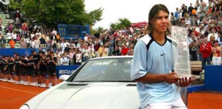 Rafa Nadal y el Mercedes que ganó en 2005