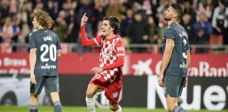 Bryan Gil y Bojan Miovski están conpenetrados