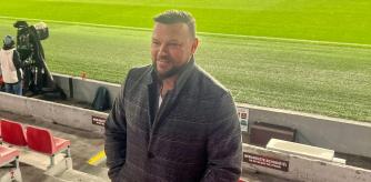 Tomas Ujfalusi visitando el entrenamiento del Atlético de Madrid en Praga.