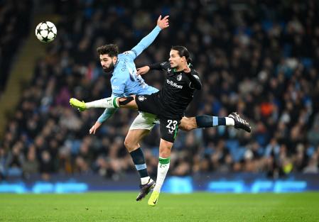 Gvardiol y Mussa, en pugna (Photo by Michael Regan/Getty Images)