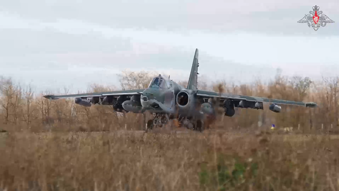 VIDEO: Cazas Su-25 rusos en acción contra objetivos ucranianos