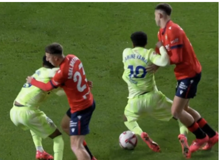 El penalti a Lamine Yamal no pitado por Cuadra Fernández en Pamplona
