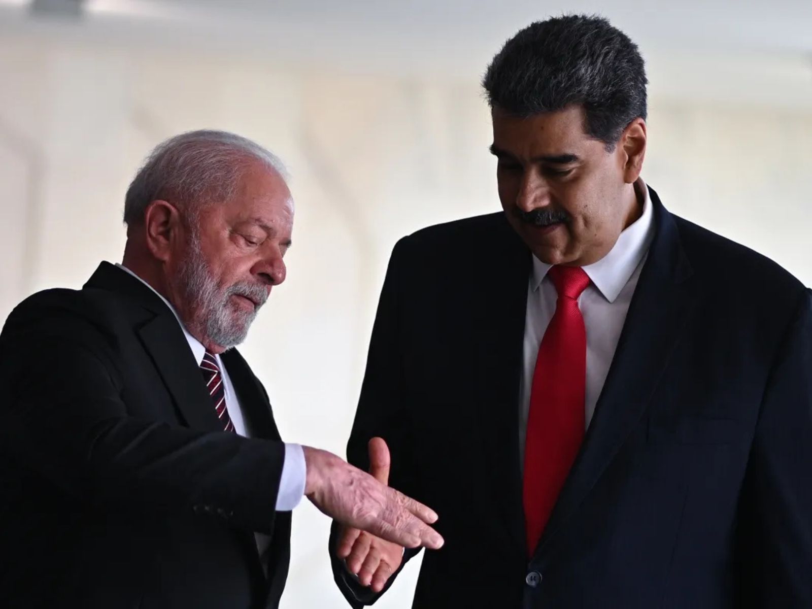Sube la temperatura de tensión con Lula: Maduro llama a consultas a su embajador en Brasil