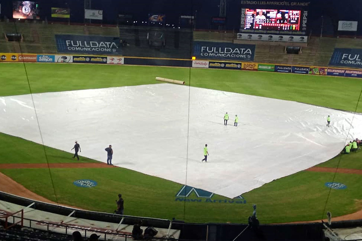 La lluvia obligó a suspender el segundo duelo Leones-Águilas en Maracaibo