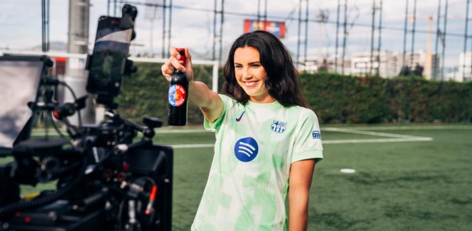Nueva botella de Estrella Damm para celebrar el 125º aniversario del Barça