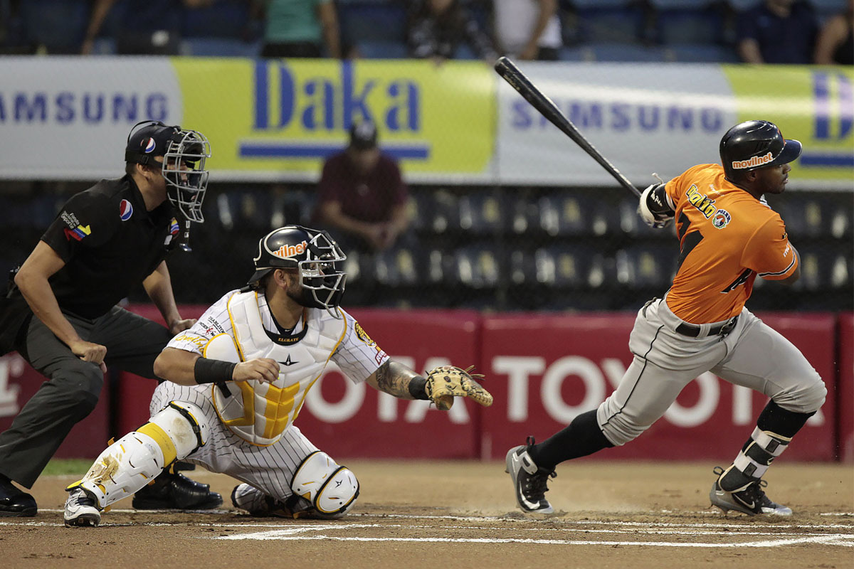 Magallanes contrató a dos importados