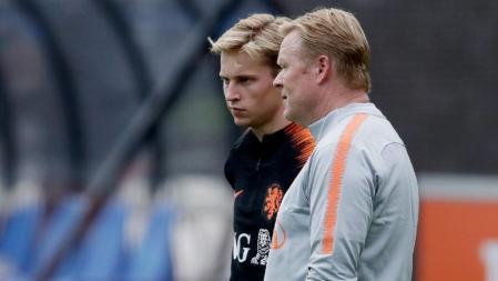 Frenkie De Jong con Ronald Koeman en la selección neerlandesa