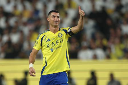 RIYADH, SAUDI ARABIA - NOVEMBER 01: Cristiano Ronaldo of Al Nassr gives a thumbs up during the Saudi Pro League match between Al-Nassr v Al-Hilal at Al -Awwal Stadium on November 01, 2024 in Riyadh, Saudi Arabia. (Photo by Yasser Bakhsh/Getty Images)