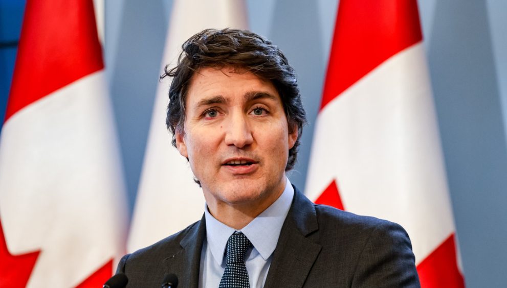 Canadá contraataca: impone aranceles a productos de EE.UU. en respuesta a Trump