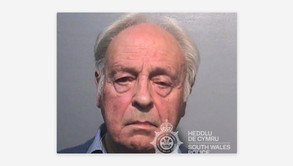 Exobispo de 84 años encarcelado por abuso sexual a un niño
