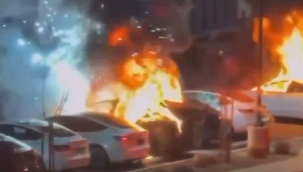 VIDEO: Incendian varios Tesla estacionados en Las Vegas