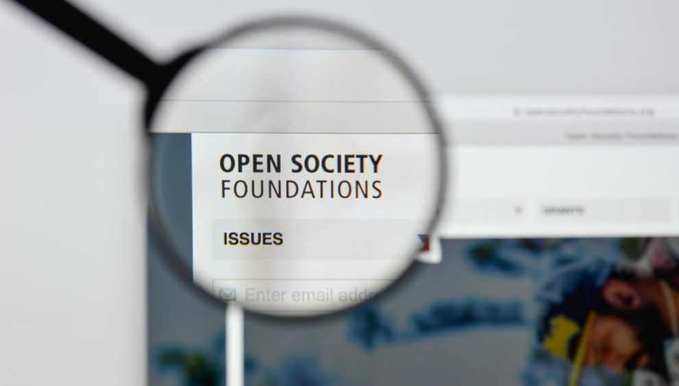 Allanan entidades afiladas a las fundaciones de Soros en un país del BRICS