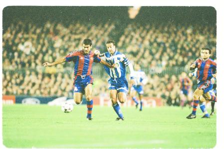 Fran y Guardiola, en un Barcelona-Deportivo de la temporada 1995-96
