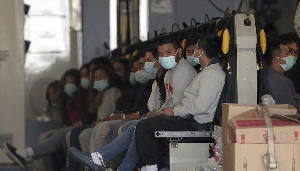 El Gobierno de Trump declara muertos a miles de migrantes latinos para forzarlos a autodeportarse