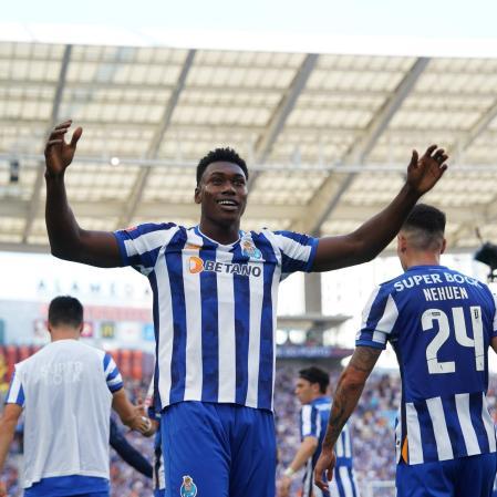 Samu Omorodion celebra su primera diana con la camiseta del Oporto