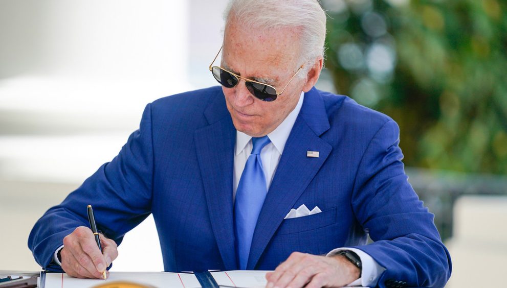 Trump: Deben hablar del 'autopen' de Biden y no de Epstein