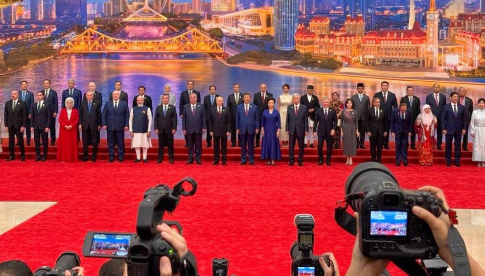 Los líderes de la OCS se toman la foto oficial de la 25.ª cumbre en China