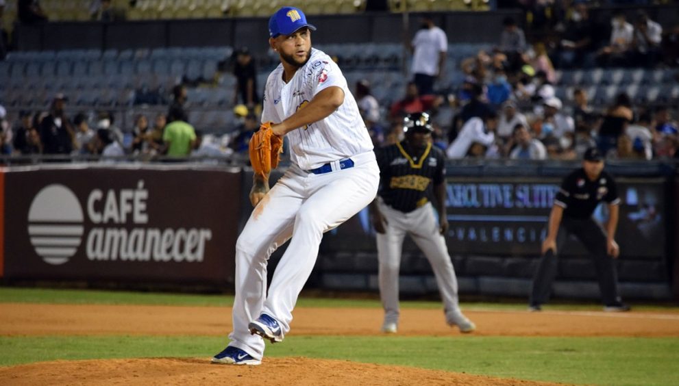 Leones acordó con Henderson Álvarez