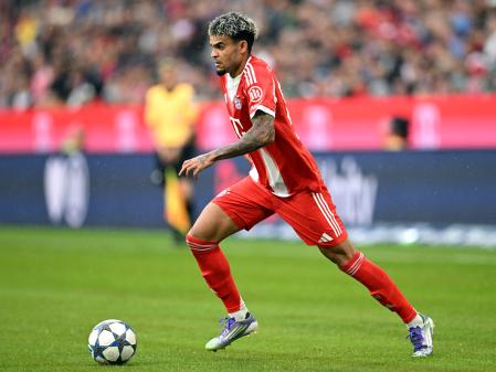 MUNICH, GERMANY - AUGUST 02: Luis Diaz of Bayern Munich runs with the ball during the pre-season friendly match between FC Bayern München and Olympique Lyonnais at Allianz Arena on August 02, 2025 in Munich, Germany. (Photo by Christian Kaspar-Bartke/Getty Images)